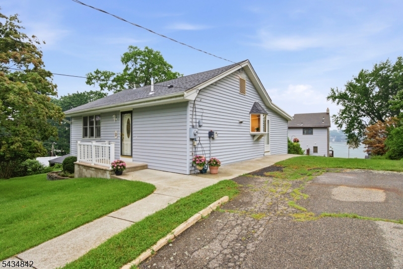 3 King Road, Landing, NJ 07850