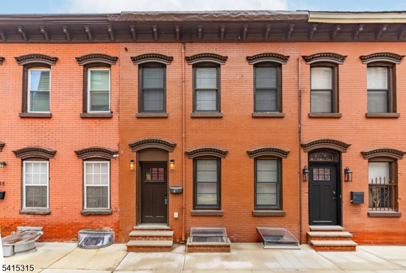 16 Eagle Street — photo
