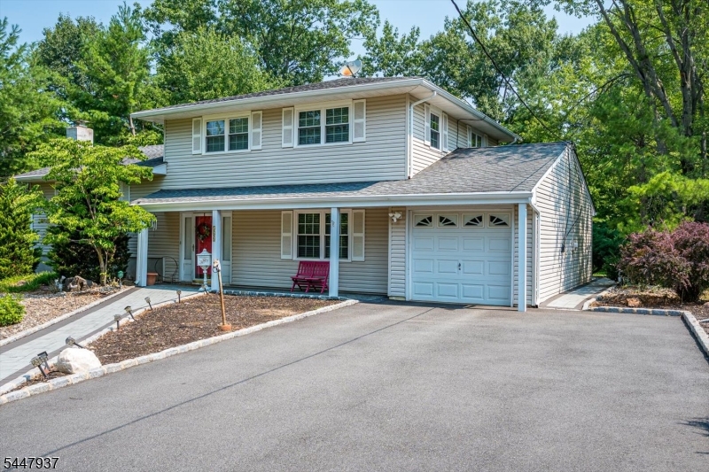 560 Wakefield Drive — photo