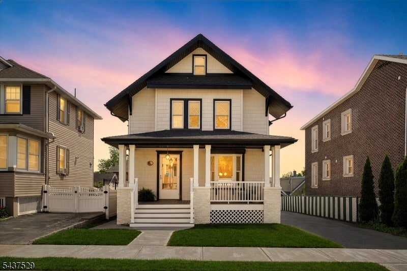 132 Argyle Pl — photo