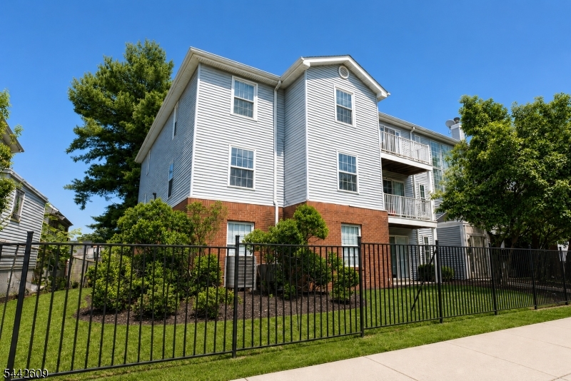 771 Summer Ave Unit 1a 1a — photo