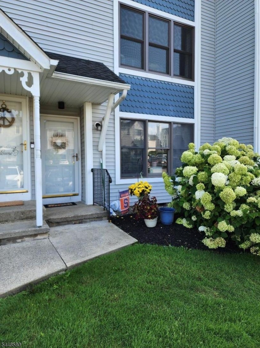 11 Burlington Ct — photo