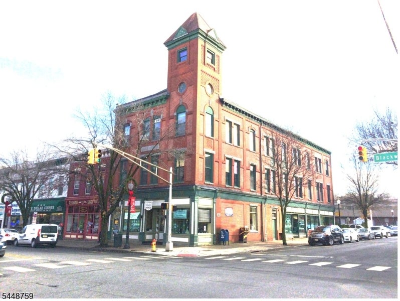 16 W Black Well St6S War — photo