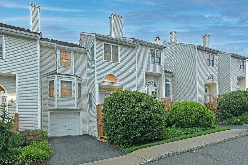 6 Erin Way — photo