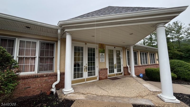 27 Mountain Blvd Suite 7 — photo