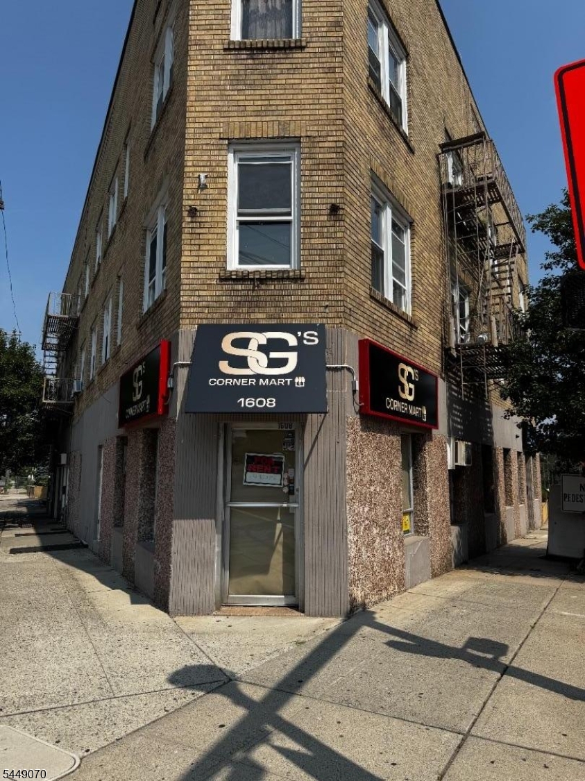 1608 Irving Street — photo