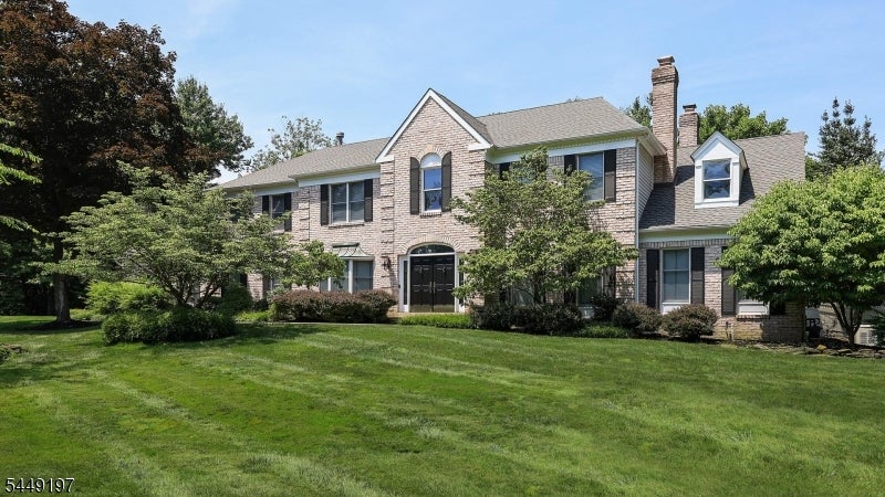 16 Chesterfield Dr — photo