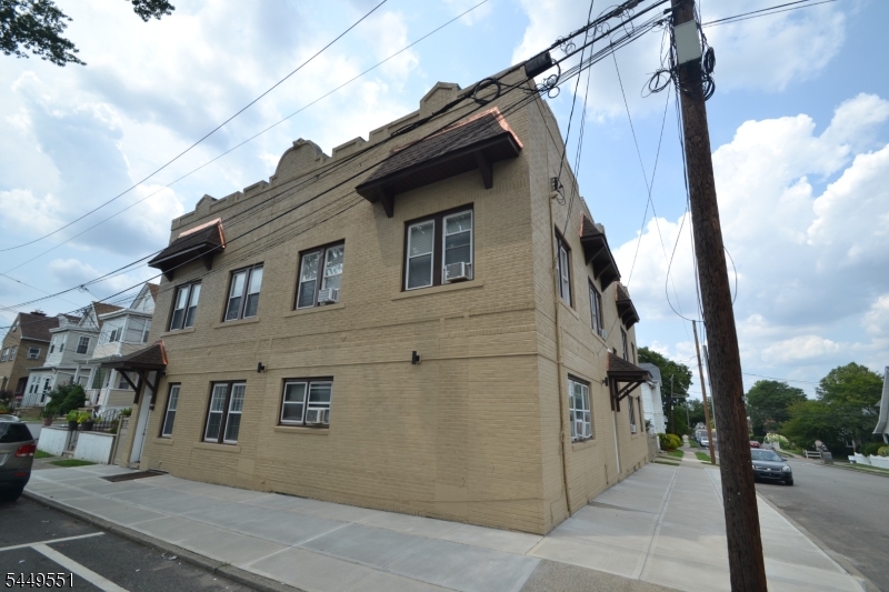 56 Hobart Place — photo