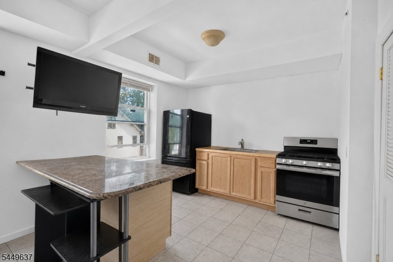 133 N Maple Ave 303 — photo