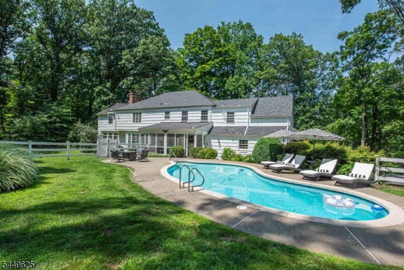 33 Hunter Drive — photo