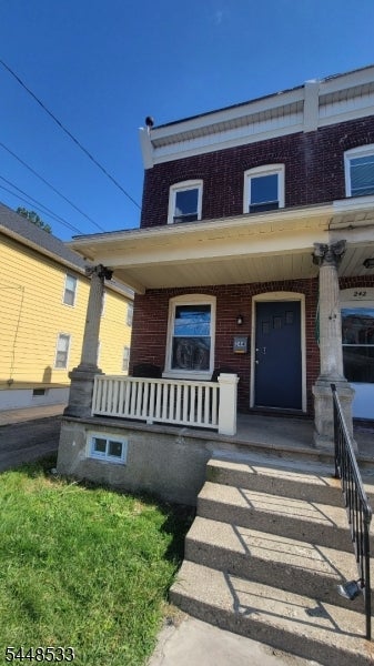 244 Irwin St — photo