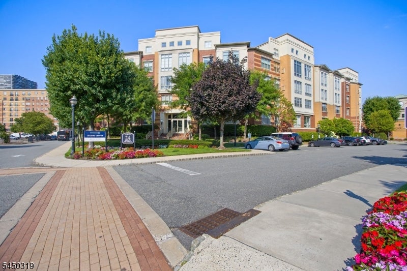 24 Ave At Port Imperial 430 — photo