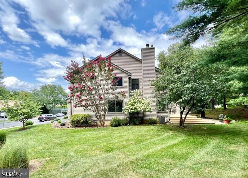 51 Manor Dr — photo