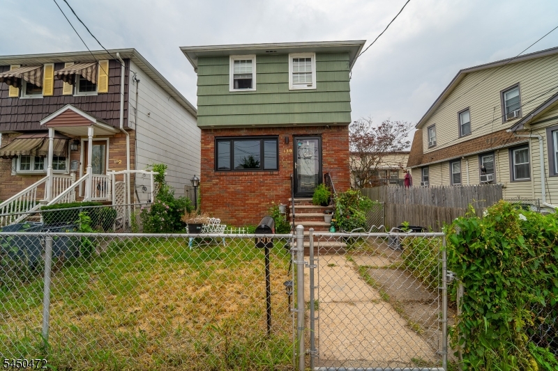 190 Devon Terrace — photo