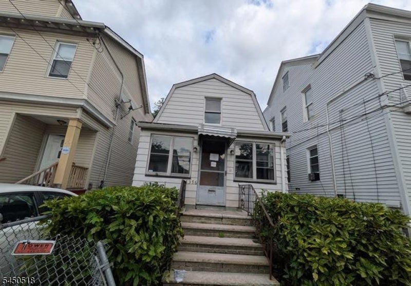 376 Myrtle Ave — photo