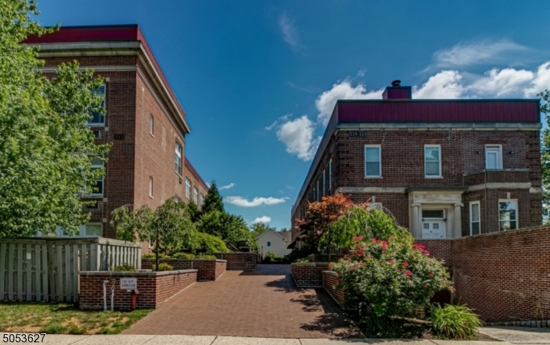 519 Trinity Place 1Bs — photo
