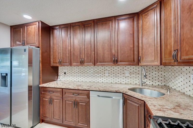 73 Goodwin Dr — photo