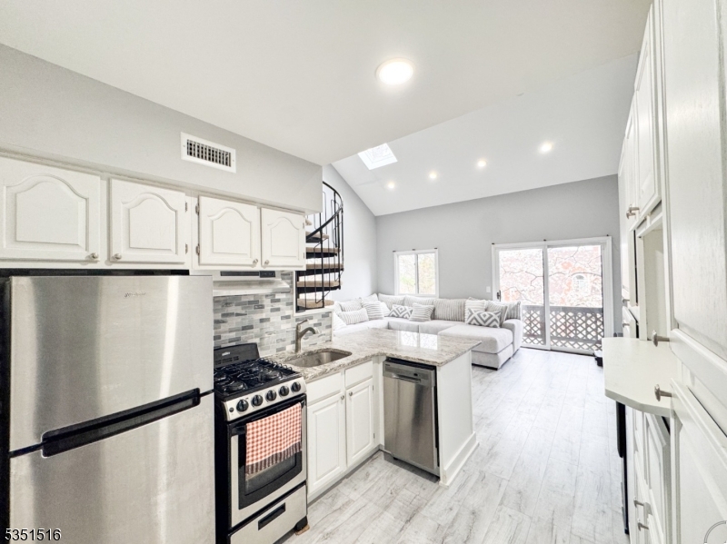 4 Alta Ct Unit 2 — photo
