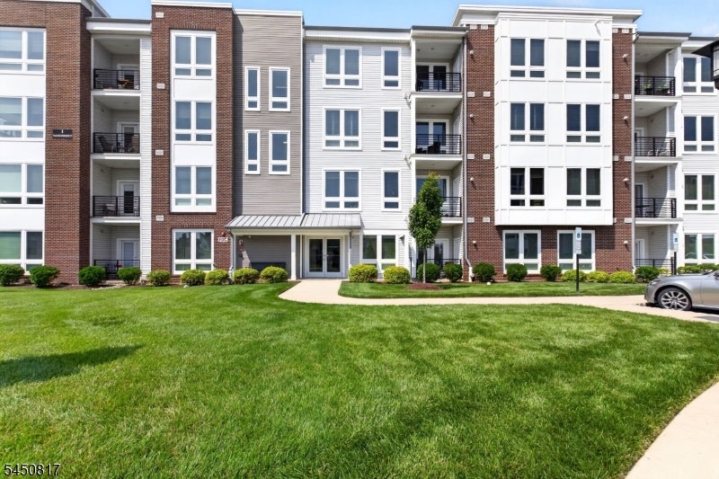 1 Vanderbilt Blvd 303 — photo