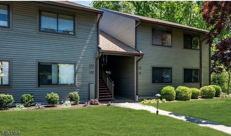 32 Dickinson Ct — photo
