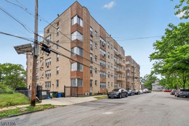 19-31 Lyons Ave 204 — photo