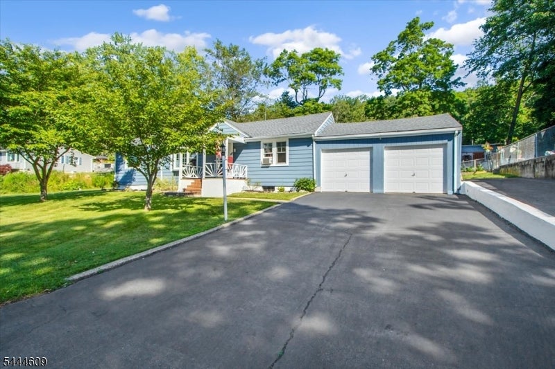 54 Oslo Dr — photo