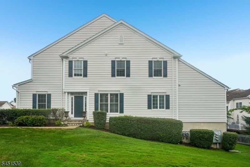 2 Constitution Ln — photo