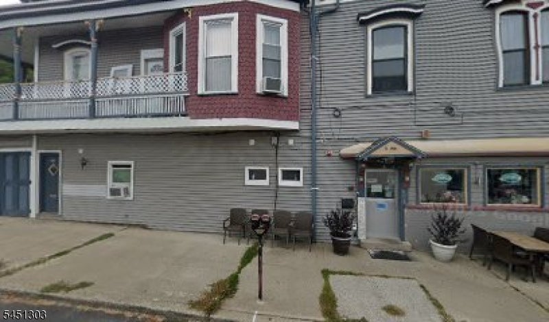 216 Main St — photo