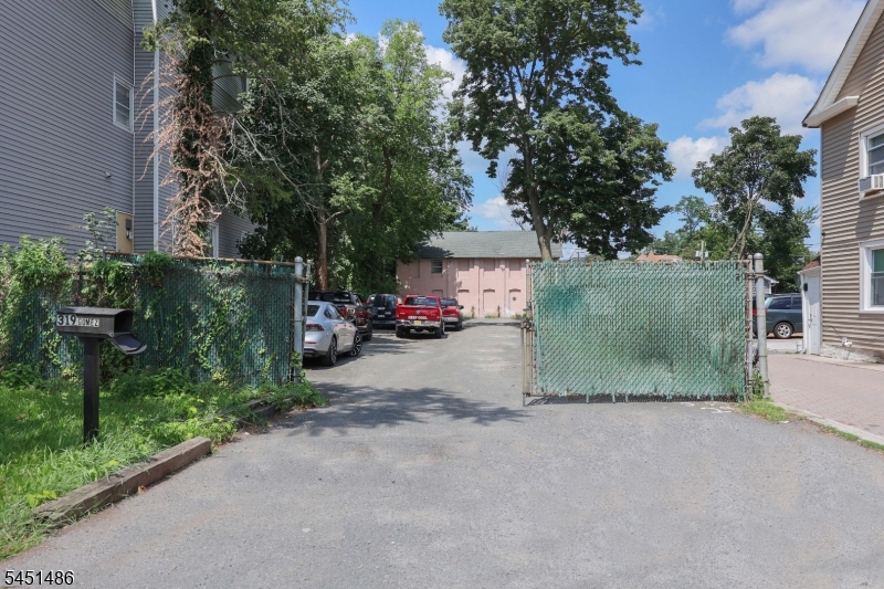 319 E 2Nd Street, Plainfield, NJ 07060 — photo 3
