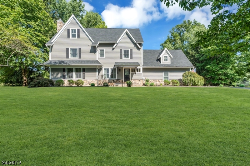 35 Castle Way, Basking Ridge, NJ 07920