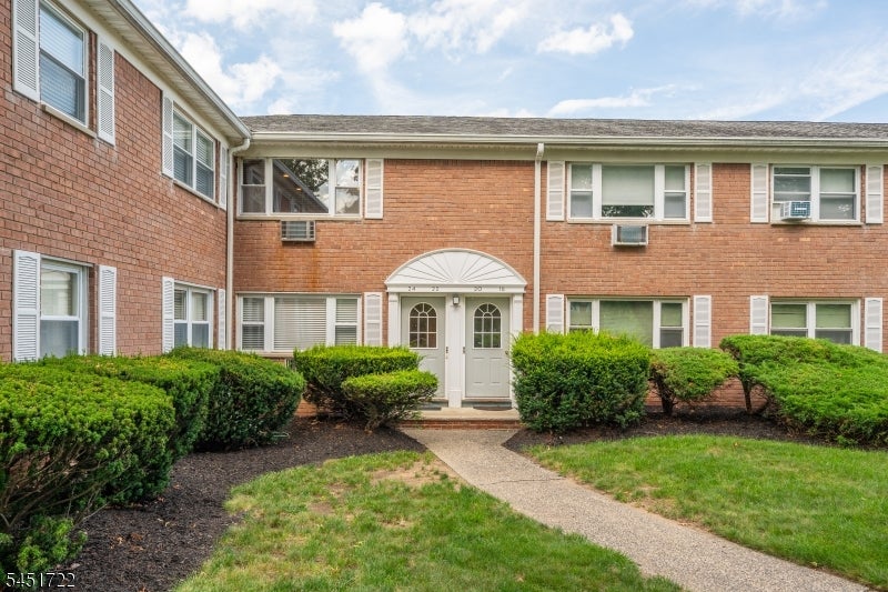 24 Manchester Ct — photo