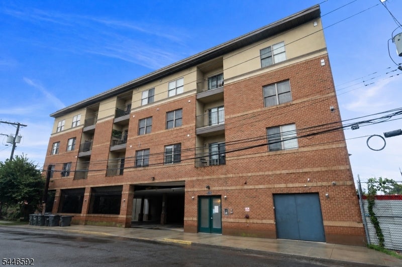 15-19 Tichenor Ln 403 — photo