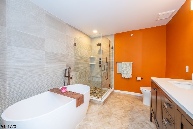 814 River Pl — photo