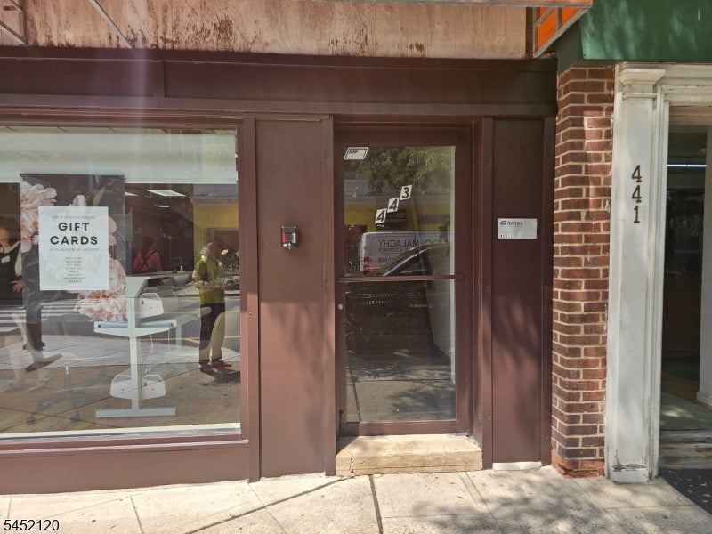 443-445 Springfield Ave 2C — photo