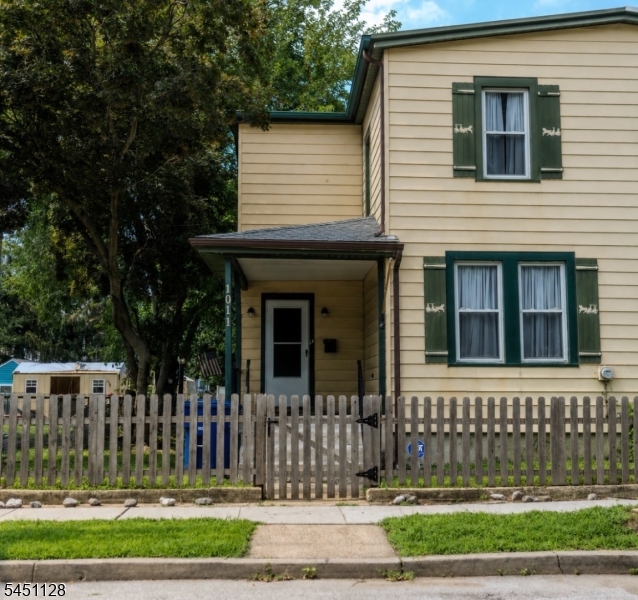 1011 W 4th Street — photo