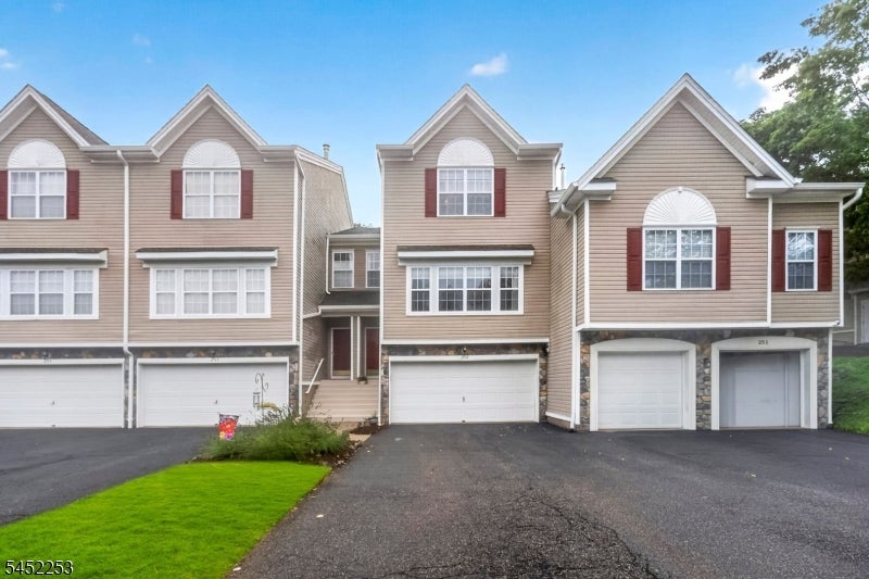 252 Ridge Dr — photo