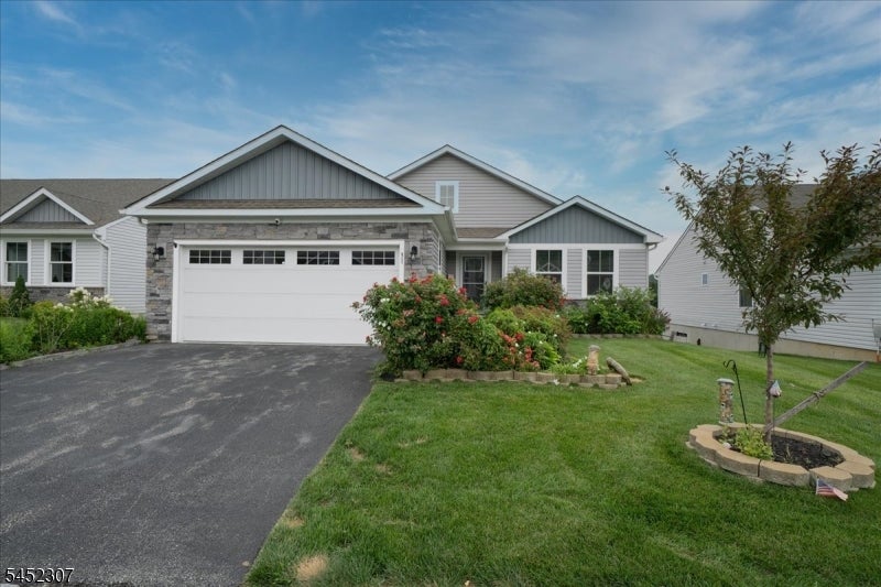 31 Lam Dr — photo