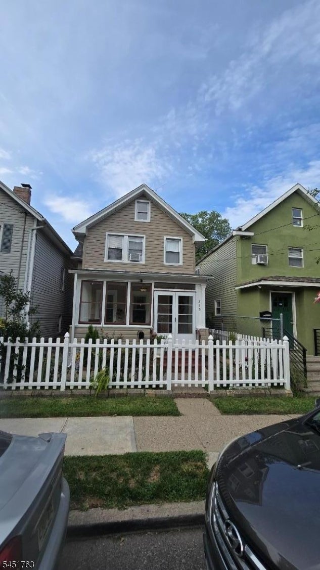 315 Elizabeth St — photo