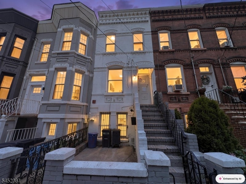 60.5 Oak Street — photo