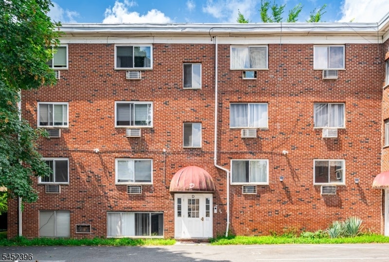 61-67 Union Avenue U-D3 — photo