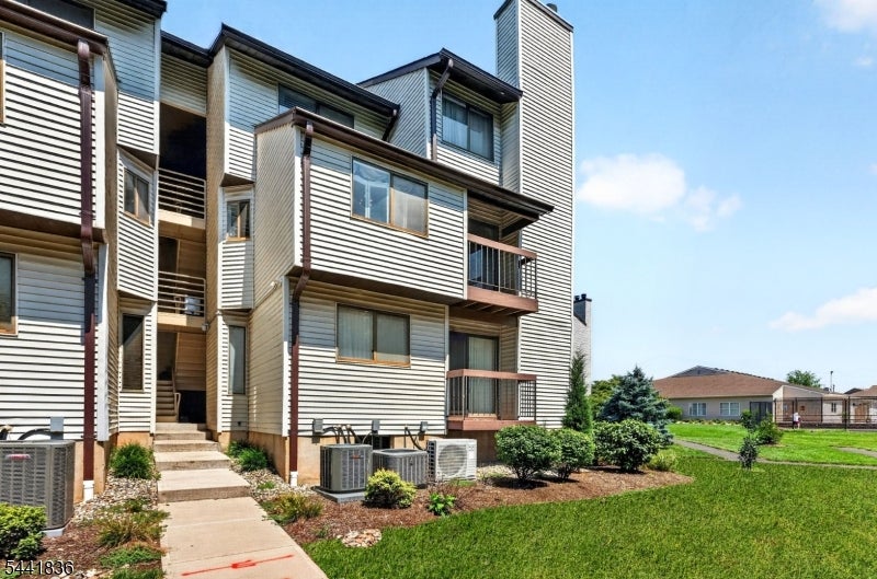 3411 Richmond Ct — photo