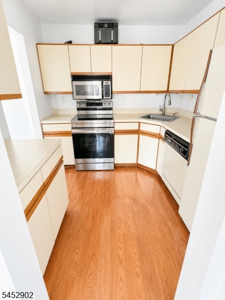 112-130 Sherwood Avenue 5 — photo