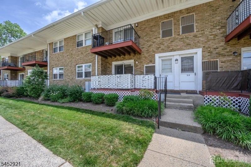 32 Judson 10a — photo