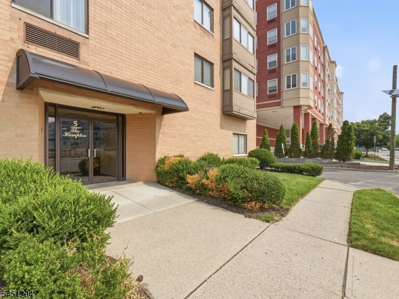 5 Linden St 6I — photo