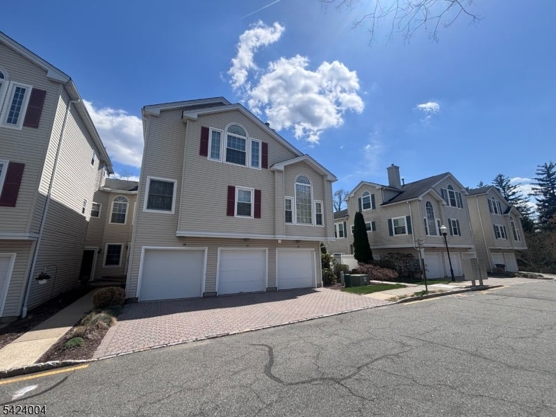 66 Witherspoon Ct — photo