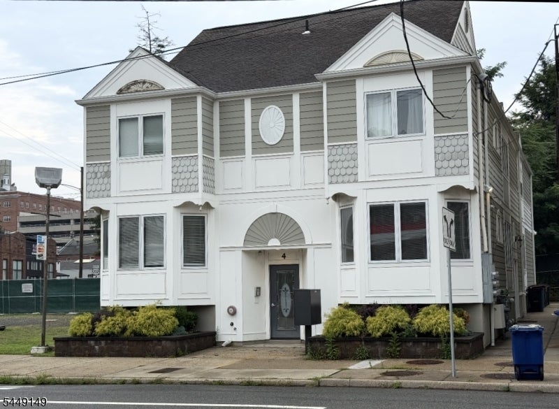 4 Macculloch Ave — photo