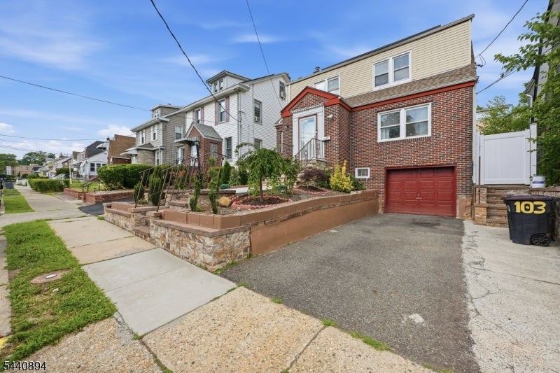 103 Bailey Ave — photo
