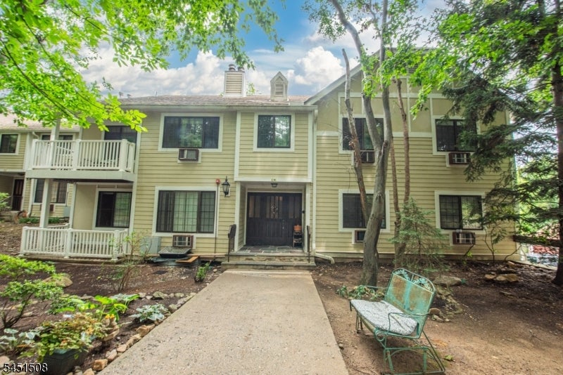 4 B-C Foxwood Dr C — photo