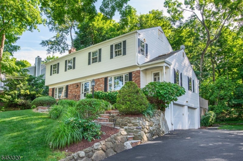 12 Colonial Dr — photo