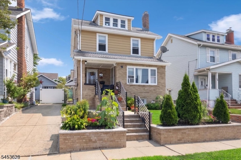 18 Newell Place — photo